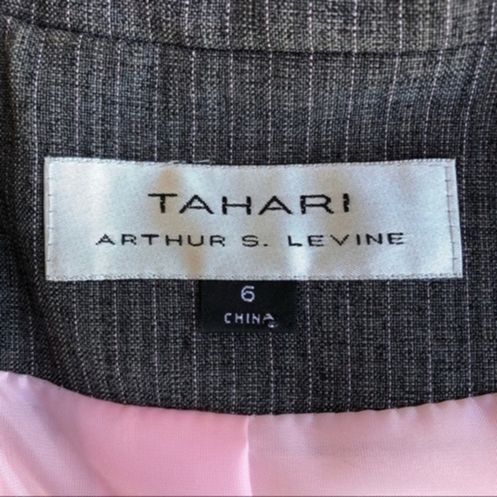 Tahari ASL Two Piece Striped Plisse Hem Gray Pink Jacket Skirt Set โค๏ธ - Picture 14 of 15